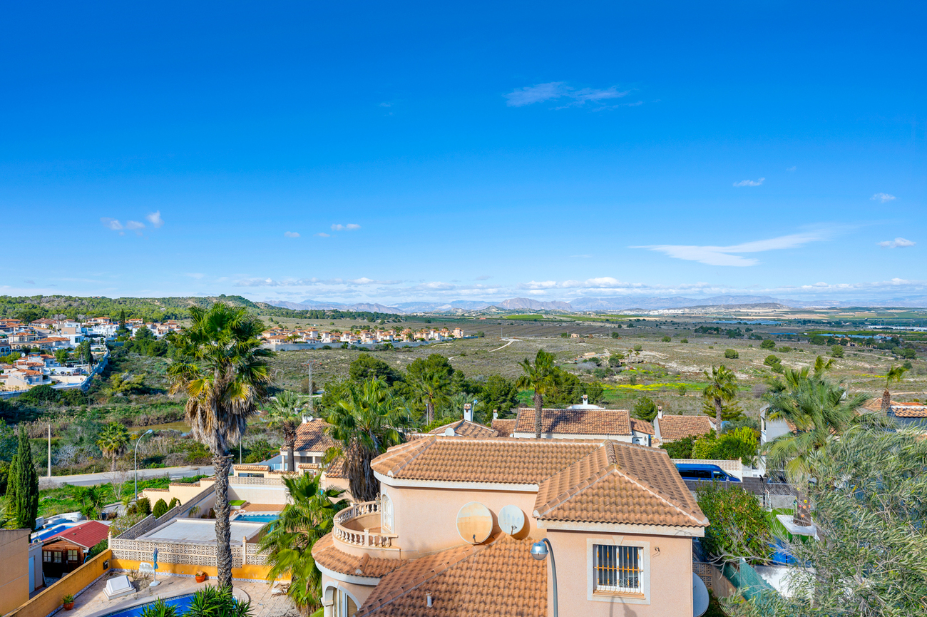 For sale - 3 Bedroom 3 Bathroom Villa in Ciudad De Las Comunicaciones - Costa Blanca  - Alicante
