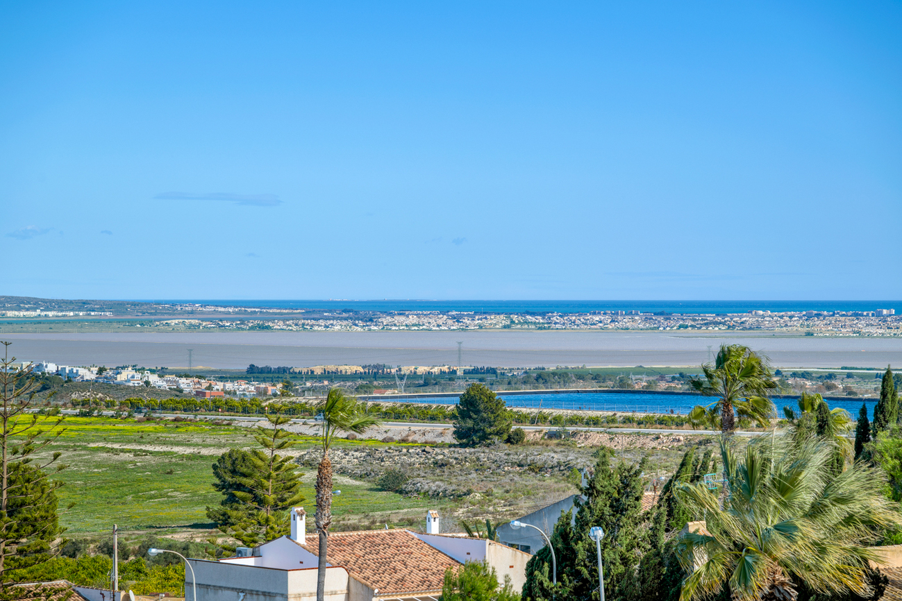 For sale - 3 Bedroom 3 Bathroom Villa in Ciudad De Las Comunicaciones - Costa Blanca  - Alicante