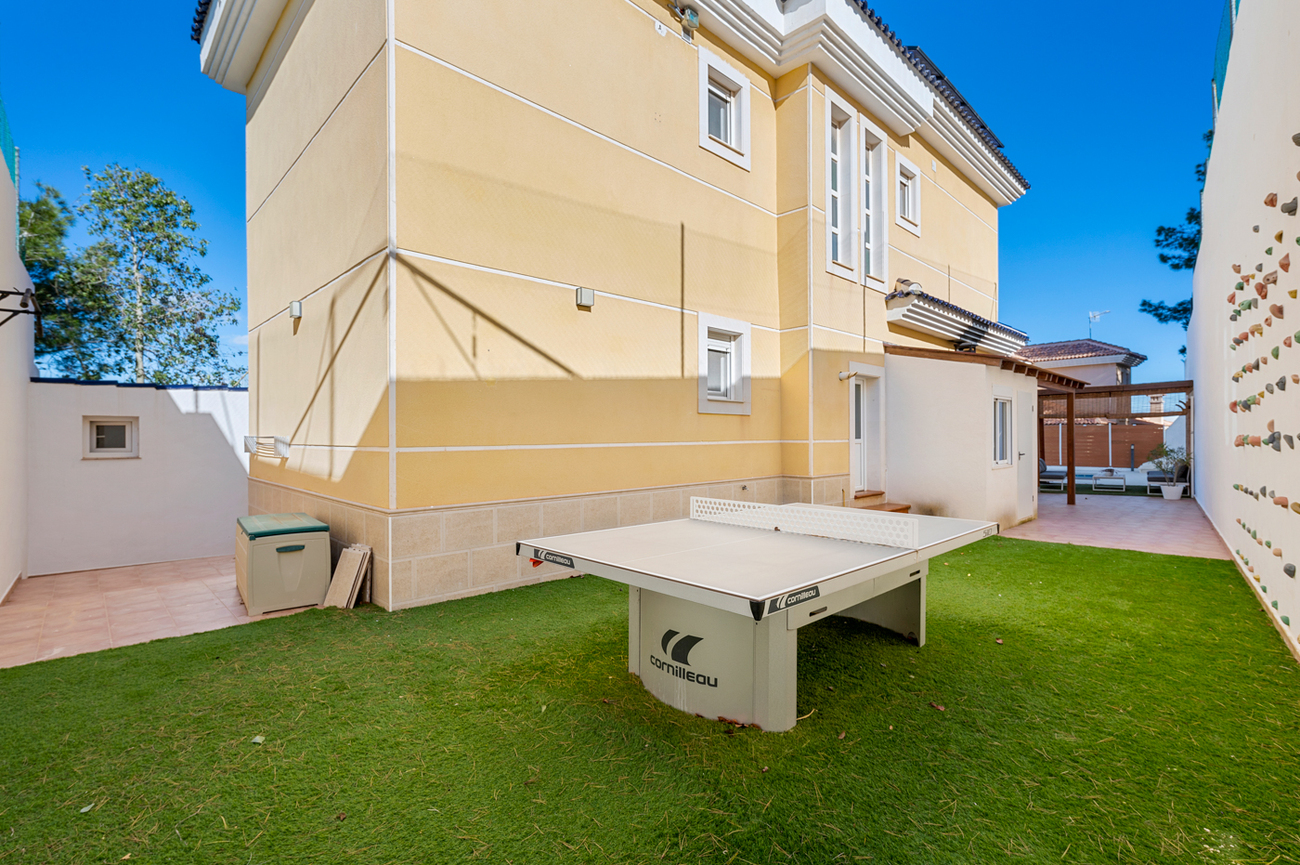 For sale - 3 Bedroom 3 Bathroom Villa in Ciudad De Las Comunicaciones - Costa Blanca  - Alicante