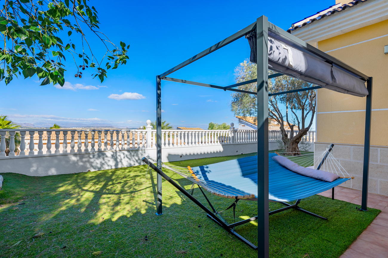 For sale - 3 Bedroom 3 Bathroom Villa in Ciudad De Las Comunicaciones - Costa Blanca  - Alicante