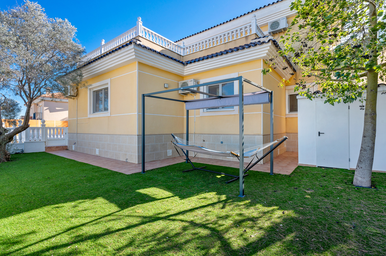 For sale - 3 Bedroom 3 Bathroom Villa in Ciudad De Las Comunicaciones - Costa Blanca  - Alicante