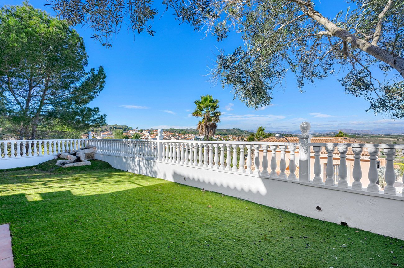 For sale - 3 Bedroom 3 Bathroom Villa in Ciudad De Las Comunicaciones - Costa Blanca  - Alicante