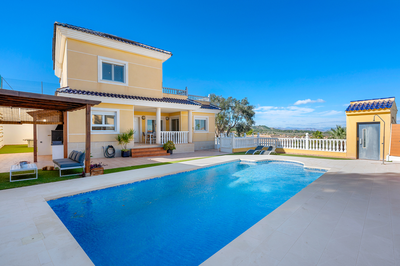 For sale - 3 Bedroom 3 Bathroom Villa in Ciudad De Las Comunicaciones - Costa Blanca  - Alicante
