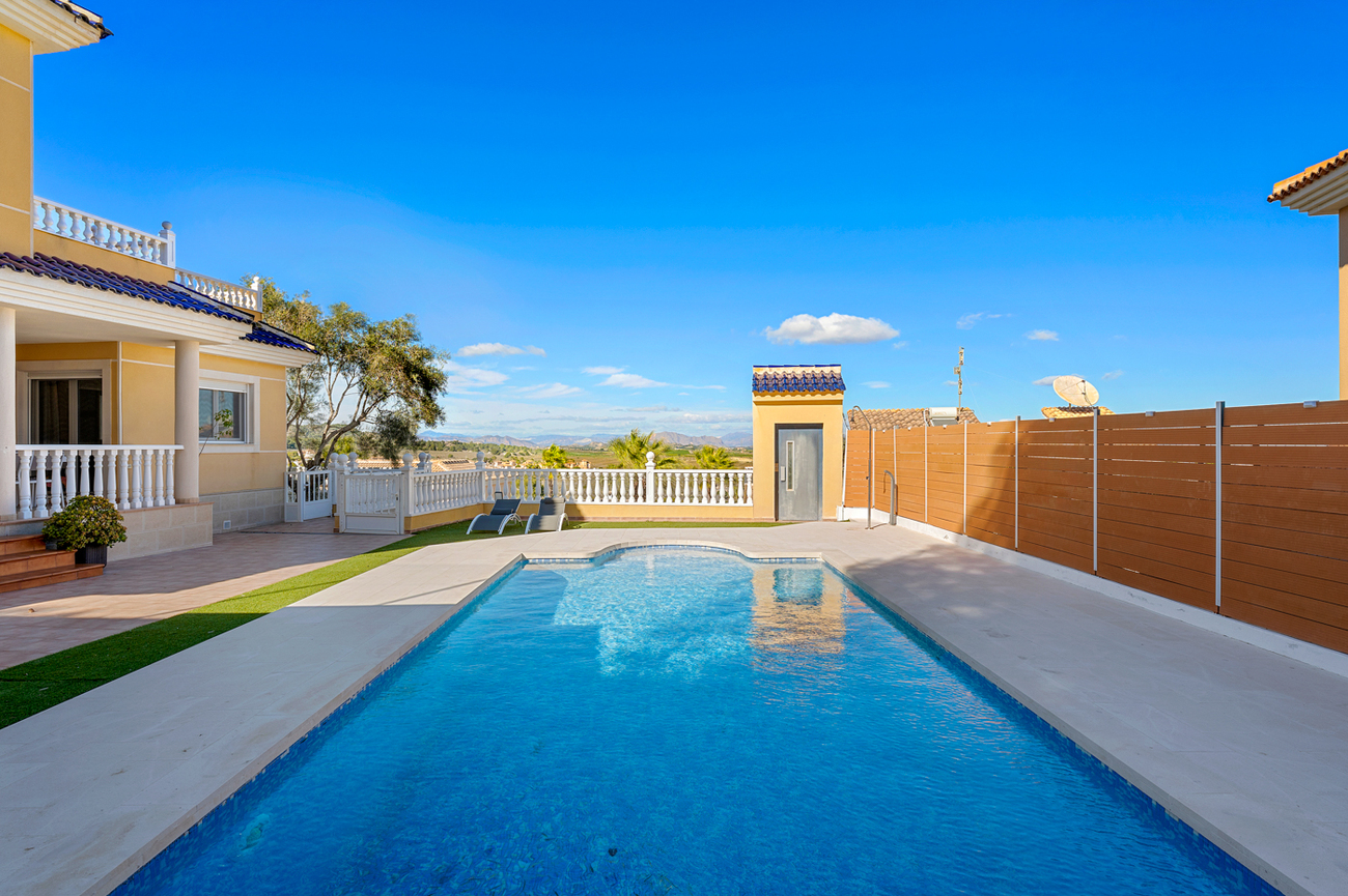 For sale - 3 Bedroom 3 Bathroom Villa in Ciudad De Las Comunicaciones - Costa Blanca  - Alicante