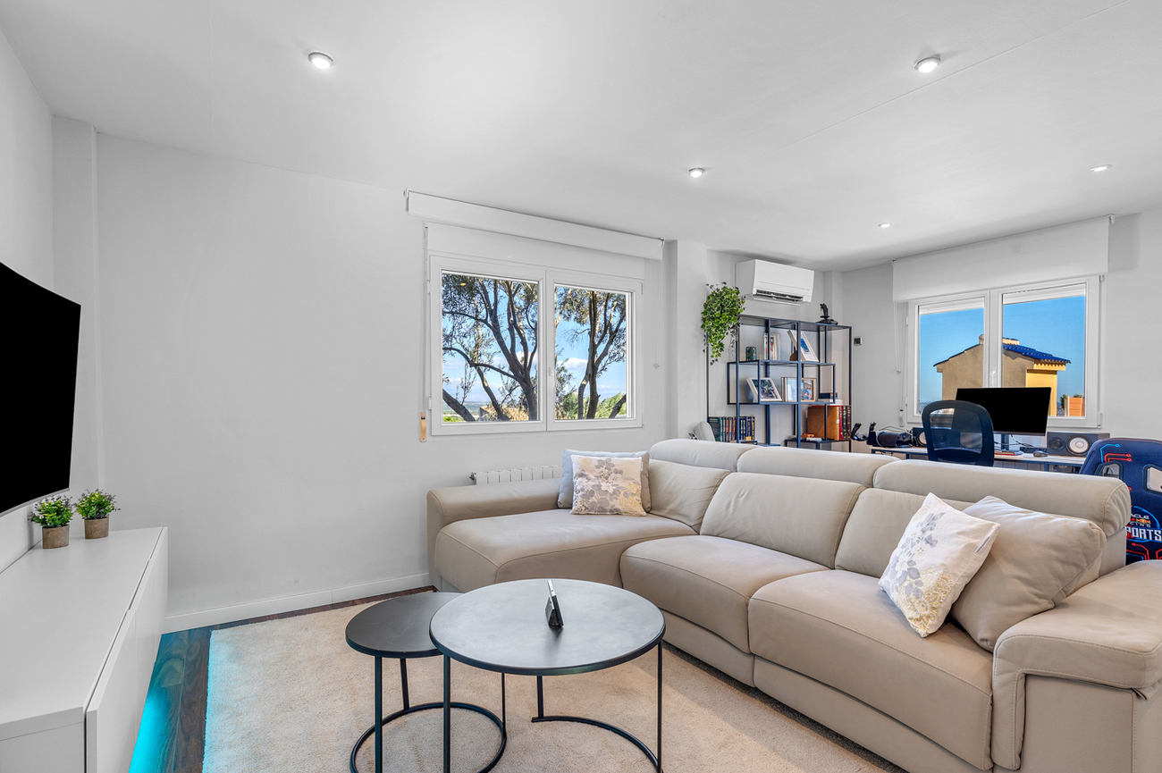 For sale - 3 Bedroom 3 Bathroom Villa in Ciudad De Las Comunicaciones - Costa Blanca  - Alicante