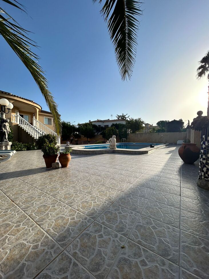 For sale - 3 Bedroom 2 Bathroom Villa in Torrevieja - aguas nuevas  - Alicante