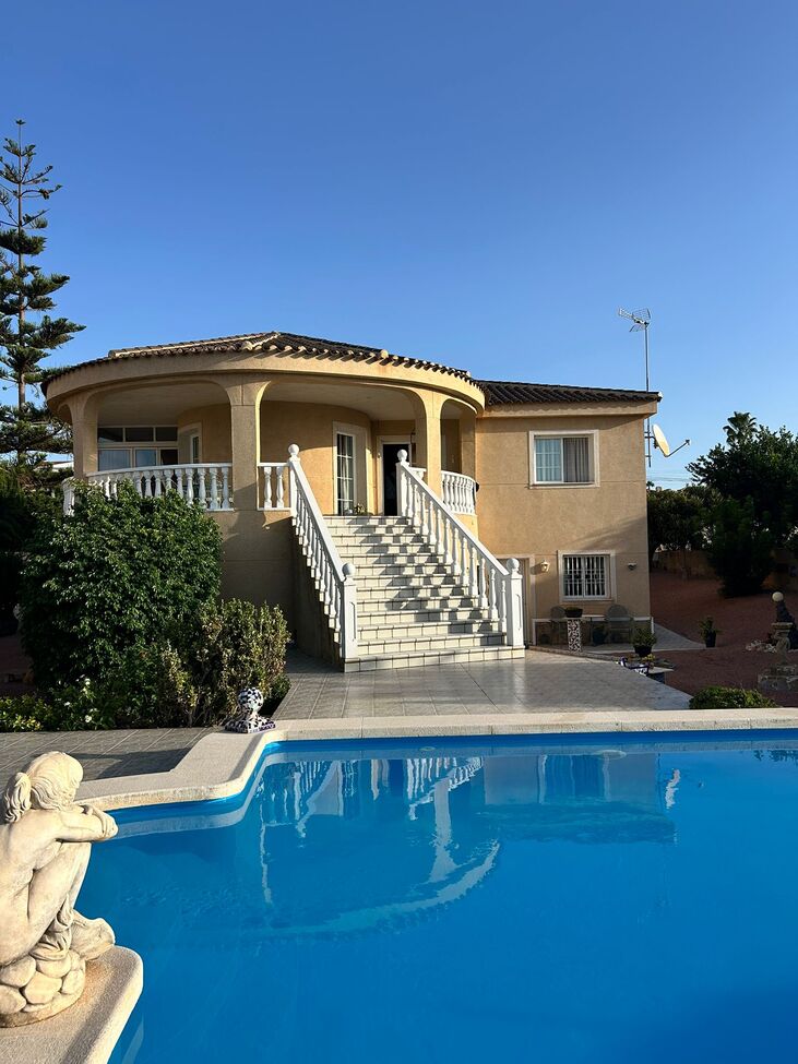 For sale - 3 Bedroom 2 Bathroom Villa in Torrevieja - aguas nuevas  - Alicante