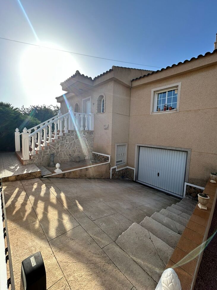 For sale - 3 Bedroom 2 Bathroom Villa in Torrevieja - aguas nuevas  - Alicante