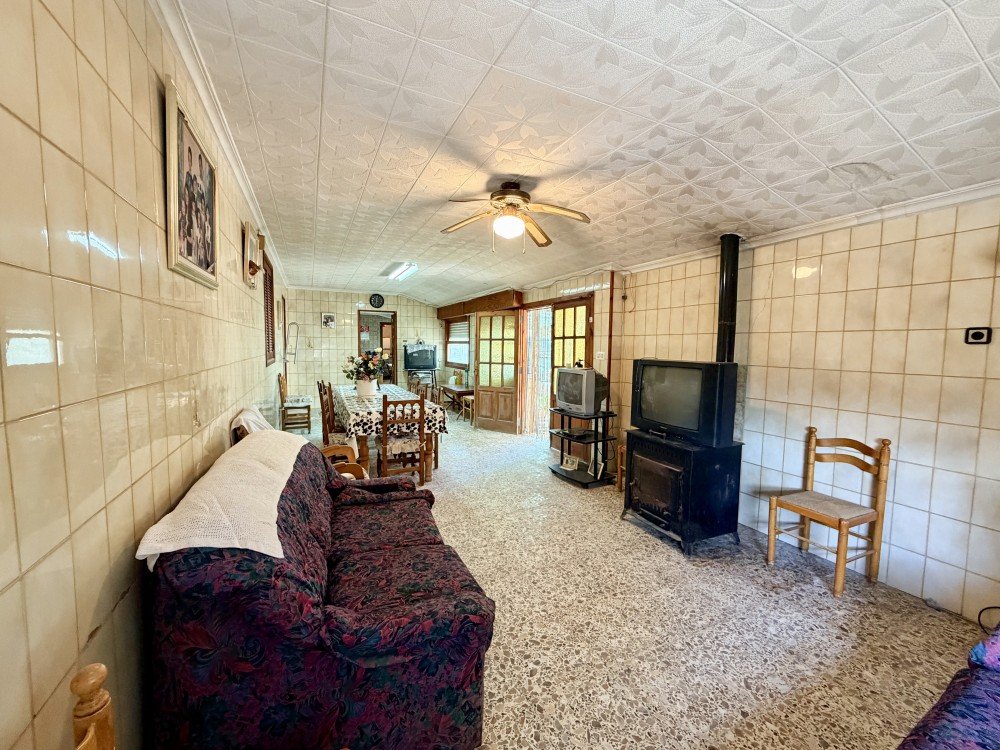 For sale - 5 Bedroom 1 Bathroom Country House in La Marina - Costa Blanca  - Alicante
