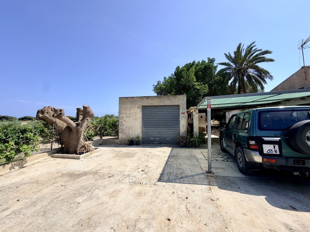 For sale - 5 Bedroom 1 Bathroom Country House in La Marina - Costa Blanca  - Alicante