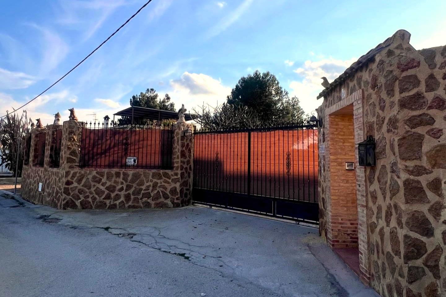 For sale - 5 Bedroom 3 Bathroom Villa in Orihuela - Desamparados-hurchillo-torremendo  - Alicante