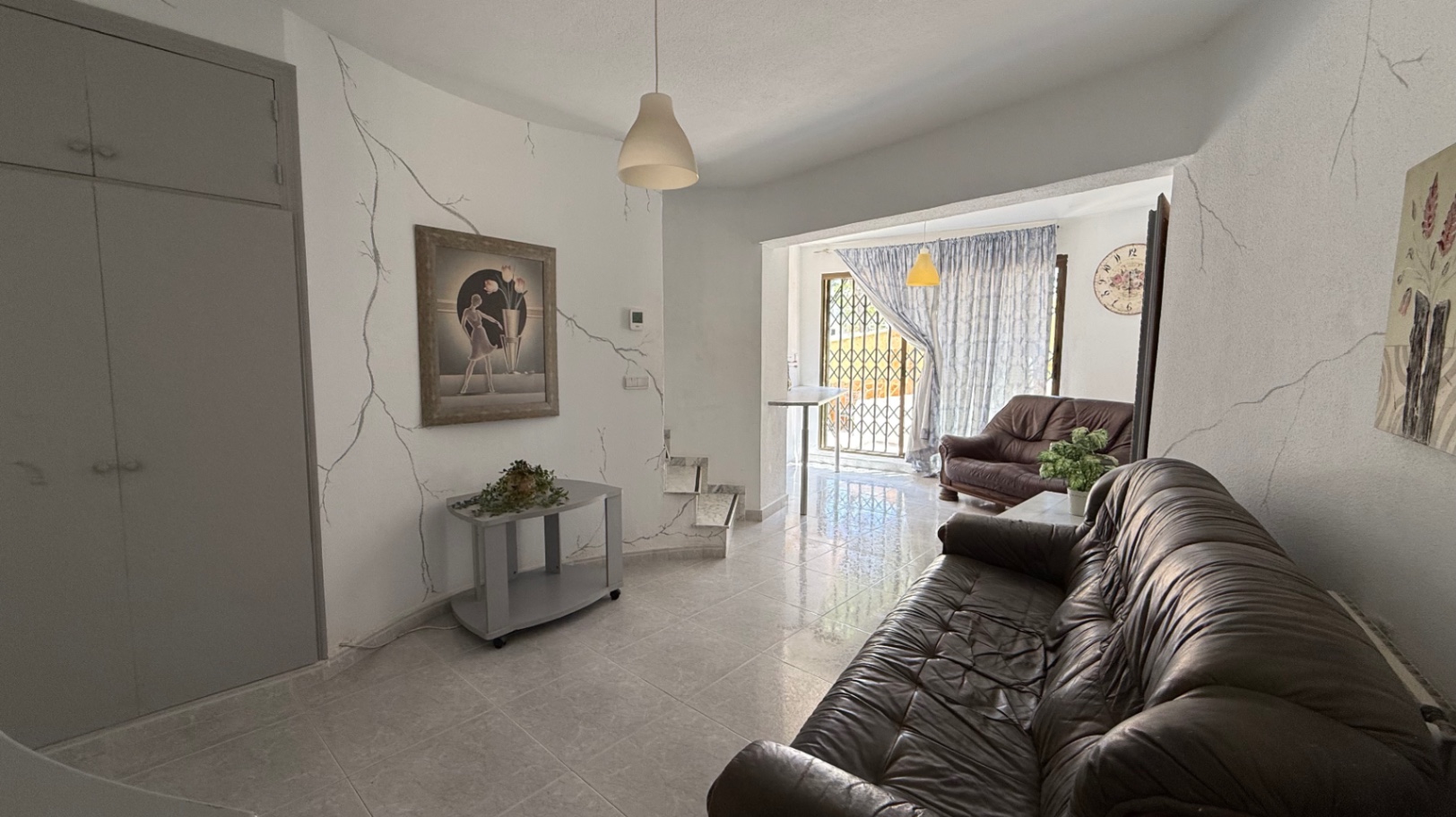 For sale - 6 Bedroom 3 Bathroom Villa in Orihuela - Inland  - Alicante