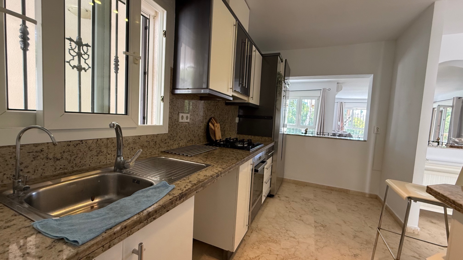 For sale - 4 Bedroom 2 Bathroom Villa in Las Ramblas Villamartin - Inland  - Alicante