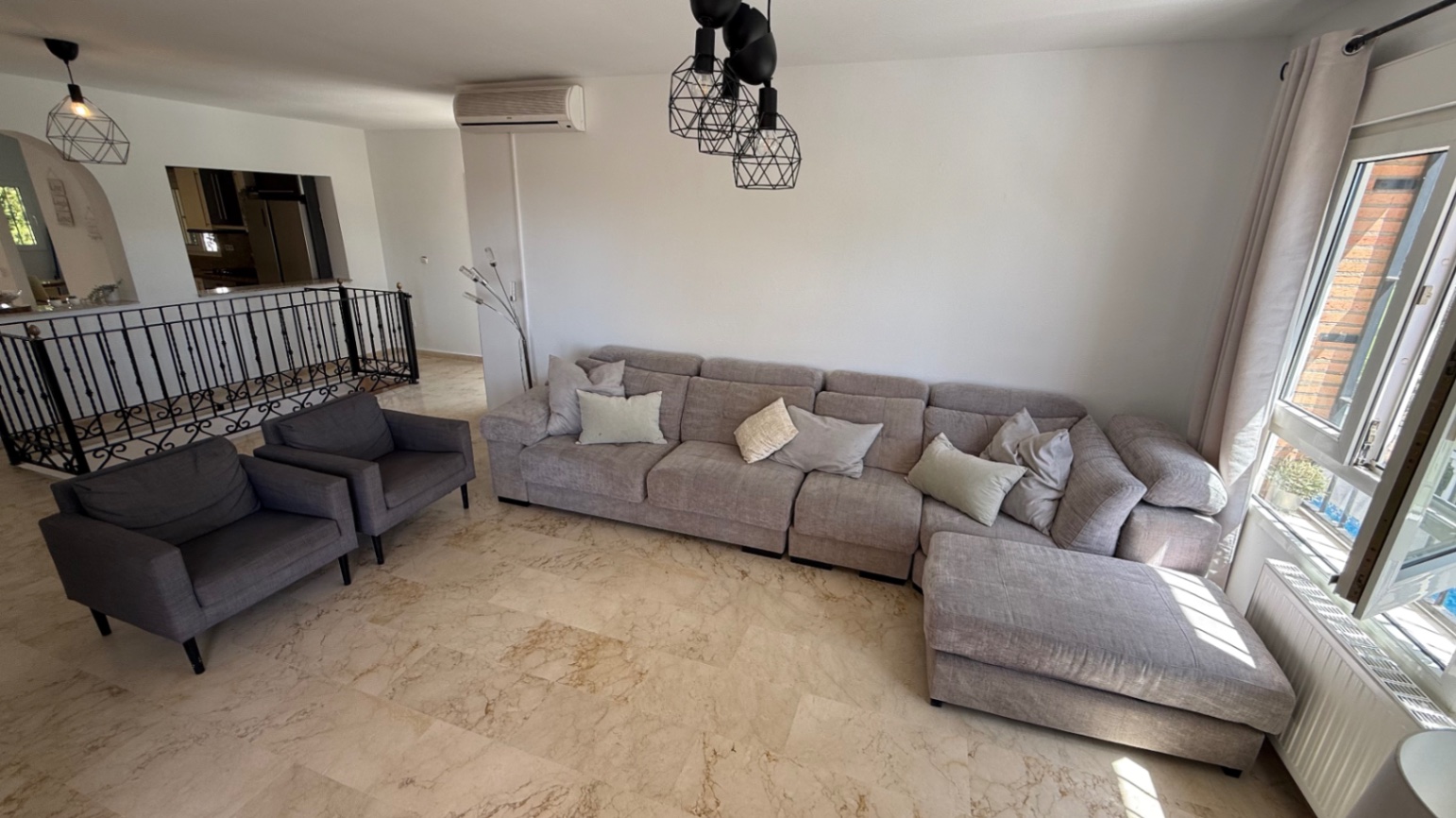 For sale - 4 Bedroom 2 Bathroom Villa in Las Ramblas Villamartin - Inland  - Alicante