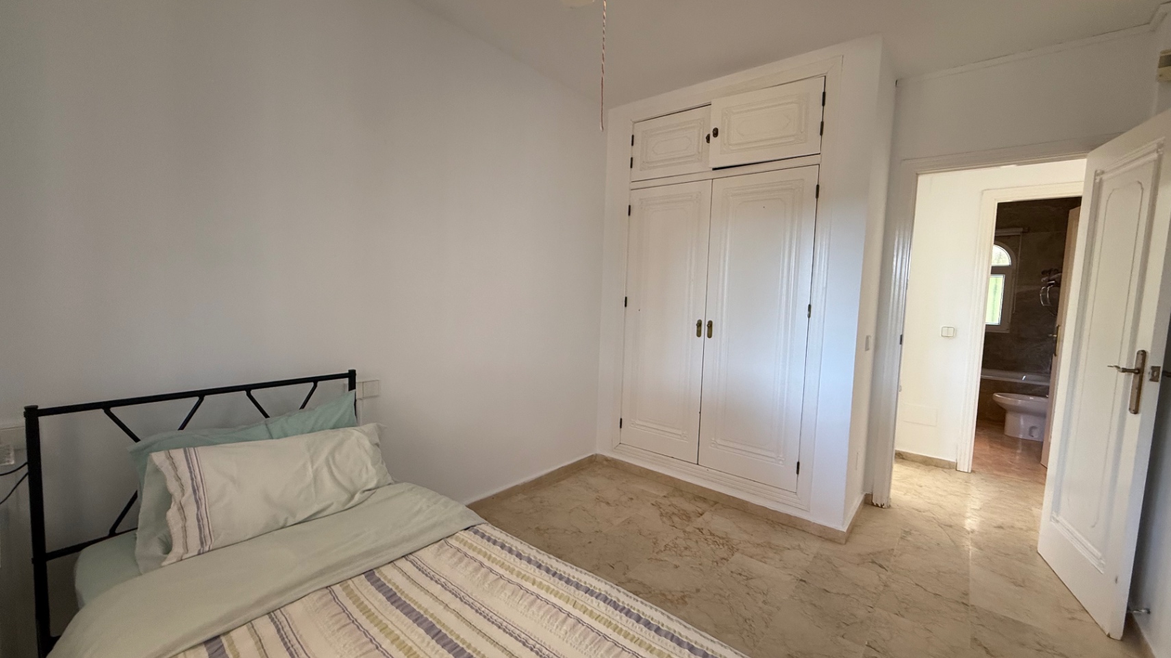For sale - 4 Bedroom 2 Bathroom Villa in Las Ramblas Villamartin - Inland  - Alicante