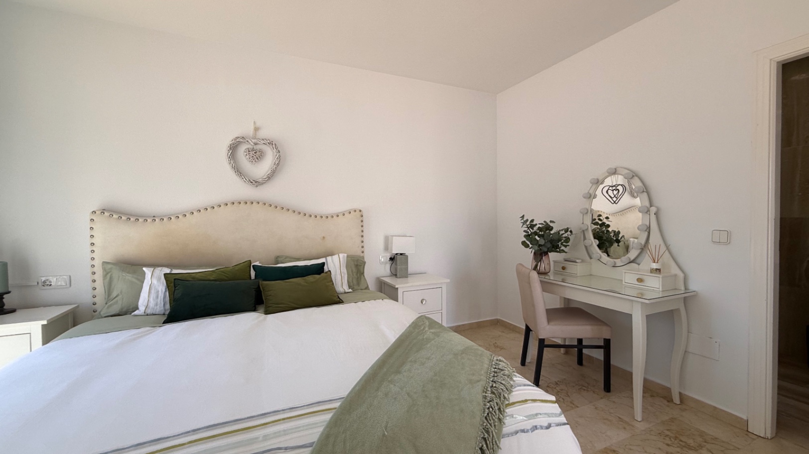 For sale - 4 Bedroom 2 Bathroom Villa in Las Ramblas Villamartin - Inland  - Alicante