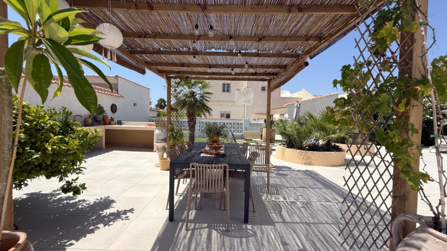 For sale - 3 Bedroom 3 Bathroom Villa in Torrevieja - Costa Blanca  - Alicante