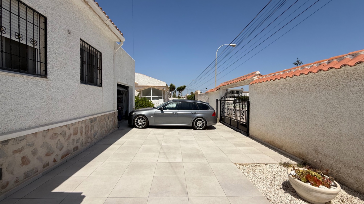 For sale - 3 Bedroom 3 Bathroom Villa in Torrevieja - Costa Blanca  - Alicante