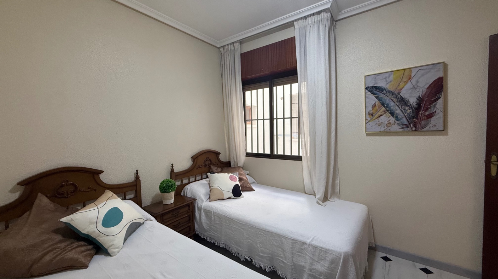 For sale - 3 Bedroom 2 Bathroom Apartment in Torrevieja - Costa Blanca  - Alicante