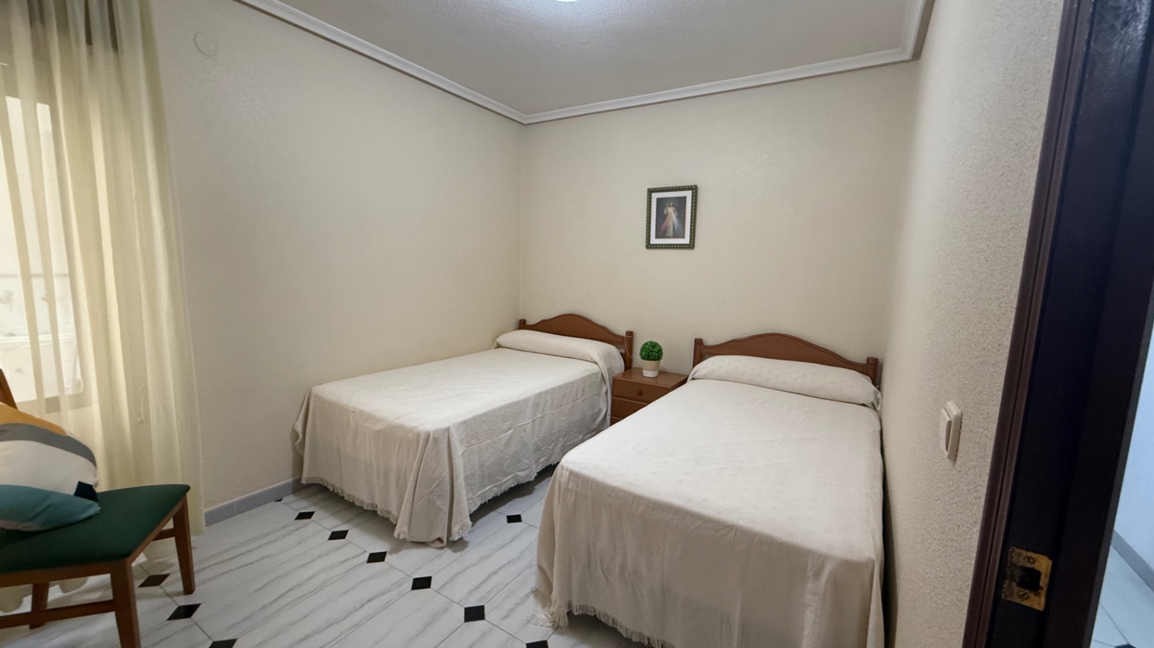For sale - 3 Bedroom 2 Bathroom Apartment in Torrevieja - Costa Blanca  - Alicante