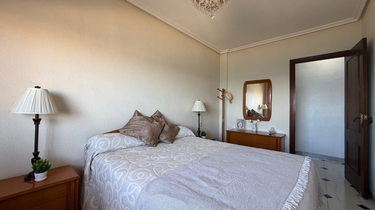 For sale - 3 Bedroom 2 Bathroom Apartment in Torrevieja - Costa Blanca  - Alicante