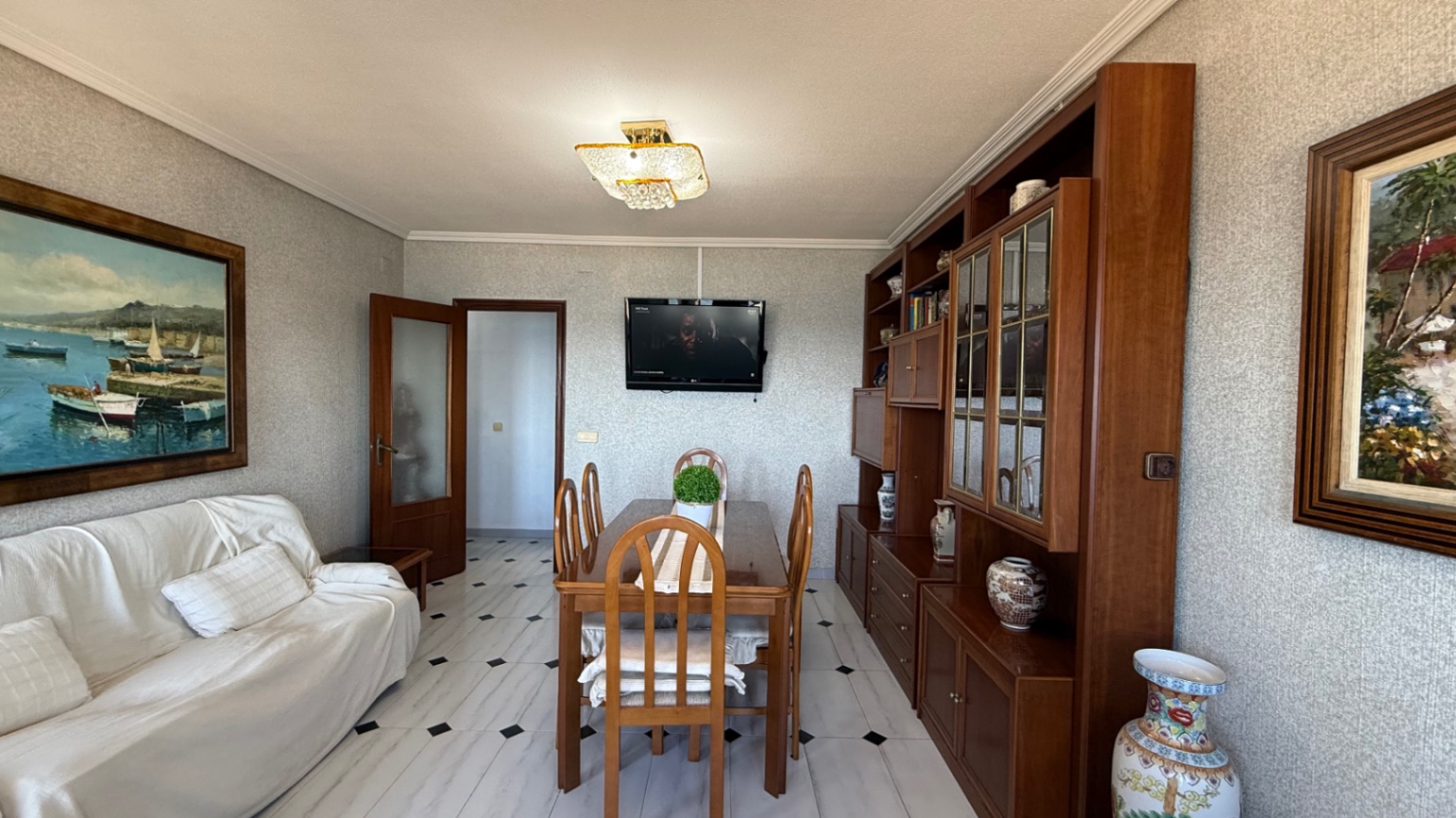 For sale - 3 Bedroom 2 Bathroom Apartment in Torrevieja - Costa Blanca  - Alicante