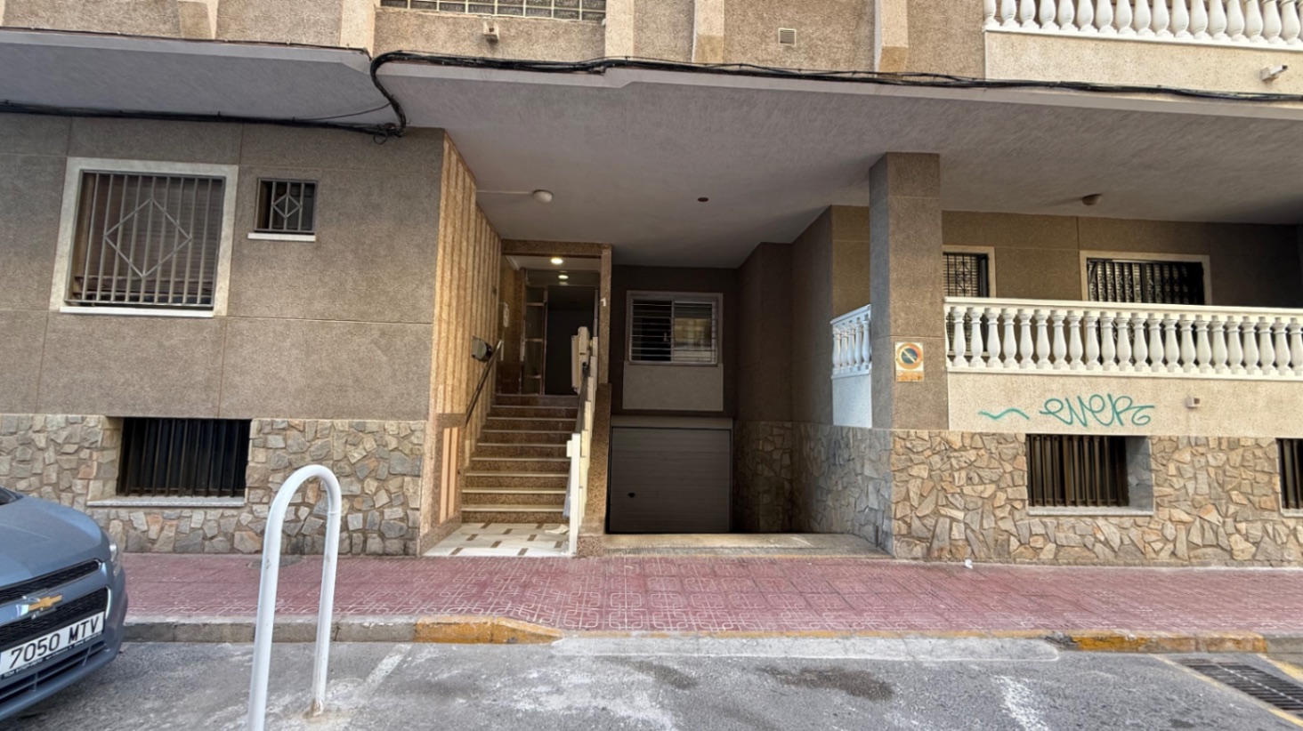 For sale - 3 Bedroom 2 Bathroom Apartment in Torrevieja - Costa Blanca  - Alicante