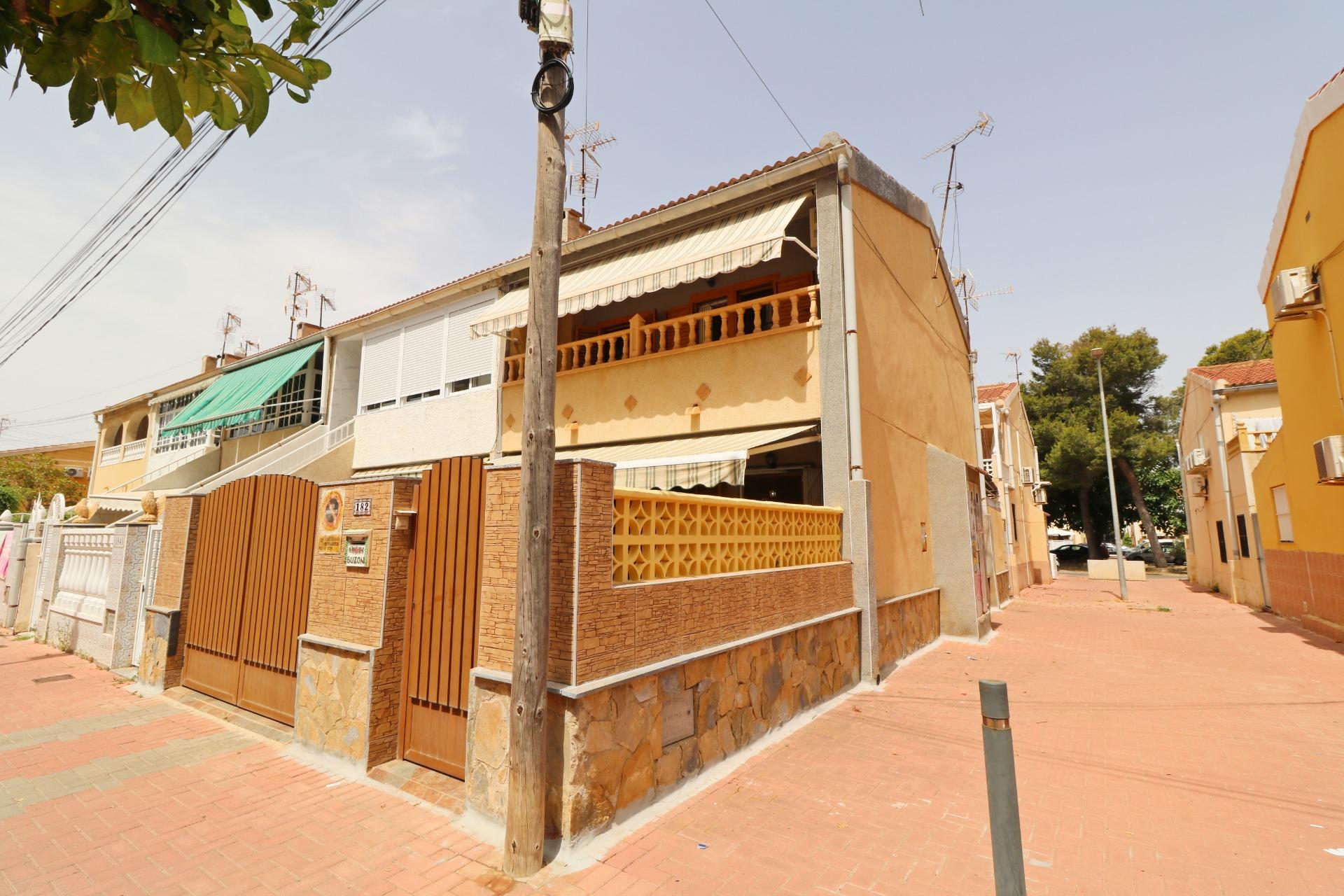 For sale - 3 Bedroom 1 Bathroom Town House in Torrevieja - Playa De Los Naufragos  - Alicante