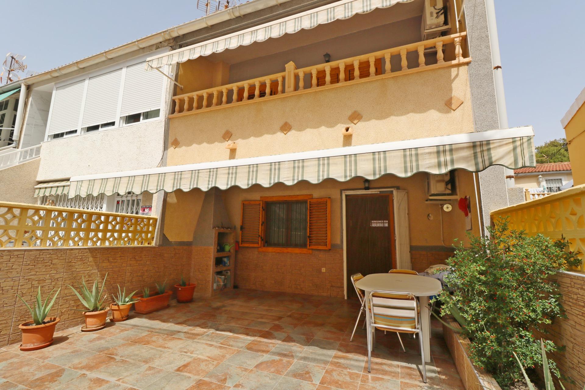 For sale - 3 Bedroom 1 Bathroom Town House in Torrevieja - Playa De Los Naufragos  - Alicante