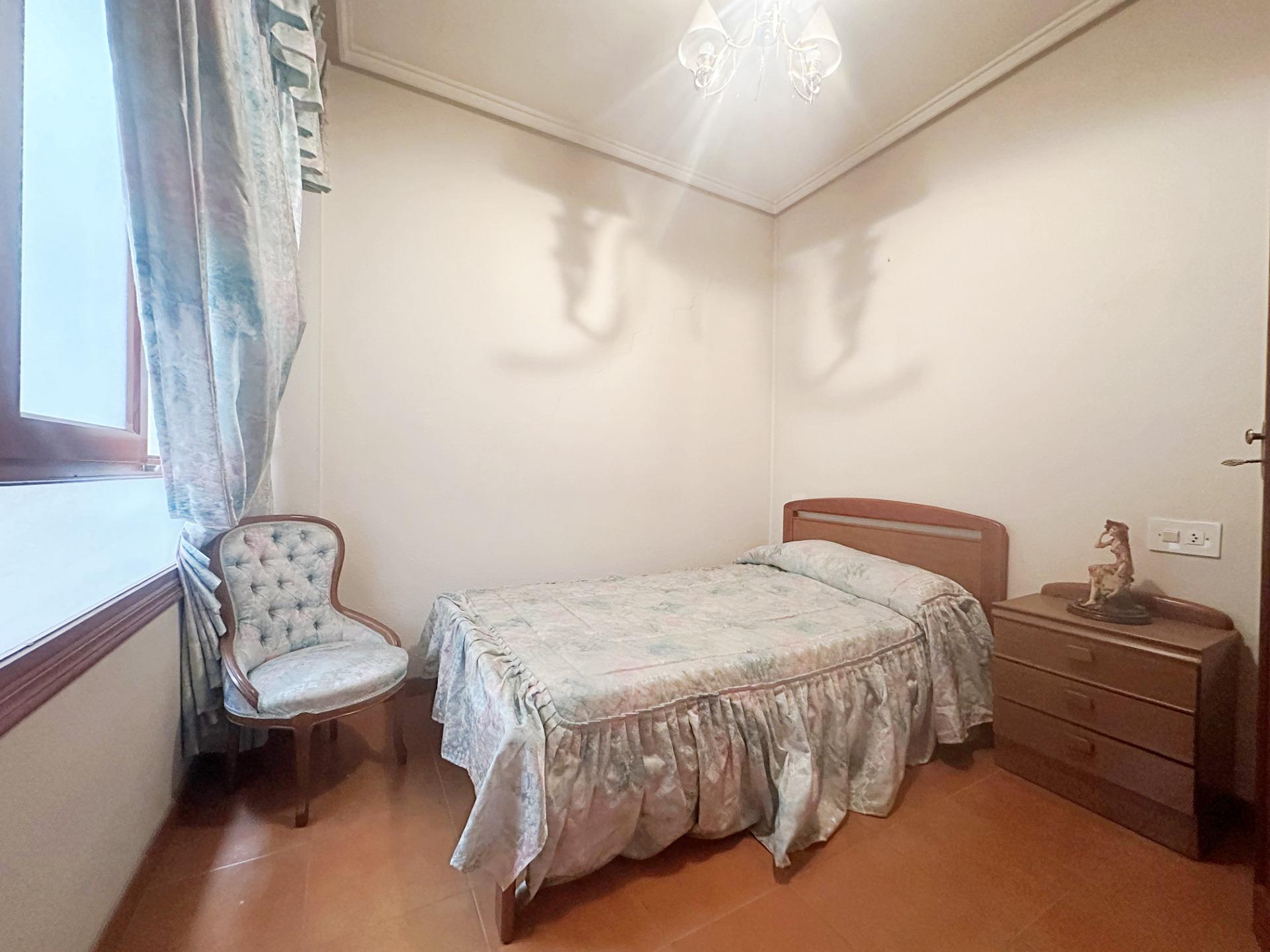 For sale - 4 Bedroom 2 Bathroom Apartment in Torrevieja - Centro  - Alicante