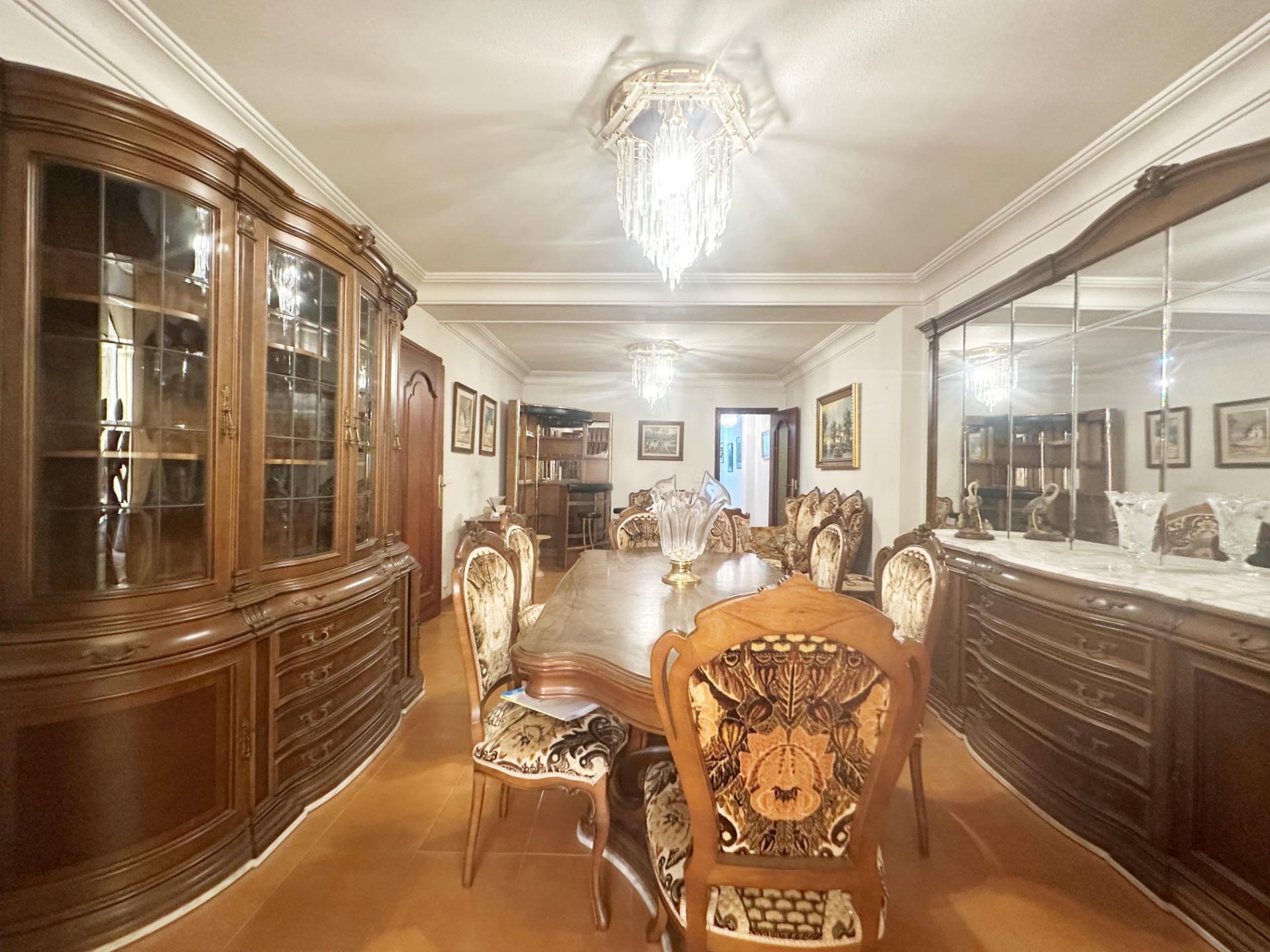 For sale - 4 Bedroom 2 Bathroom Apartment in Torrevieja - Centro  - Alicante