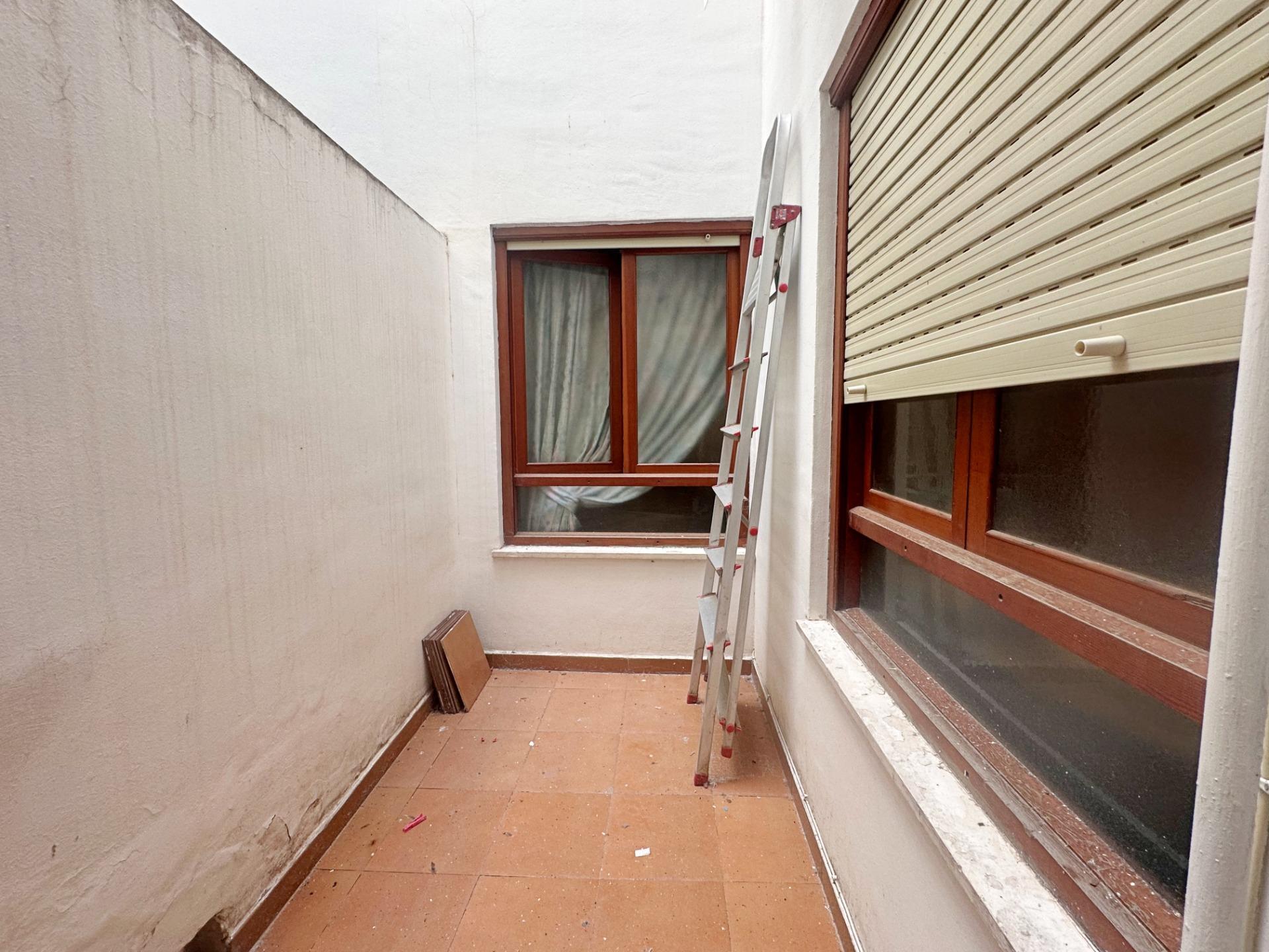For sale - 4 Bedroom 2 Bathroom Apartment in Torrevieja - Centro  - Alicante
