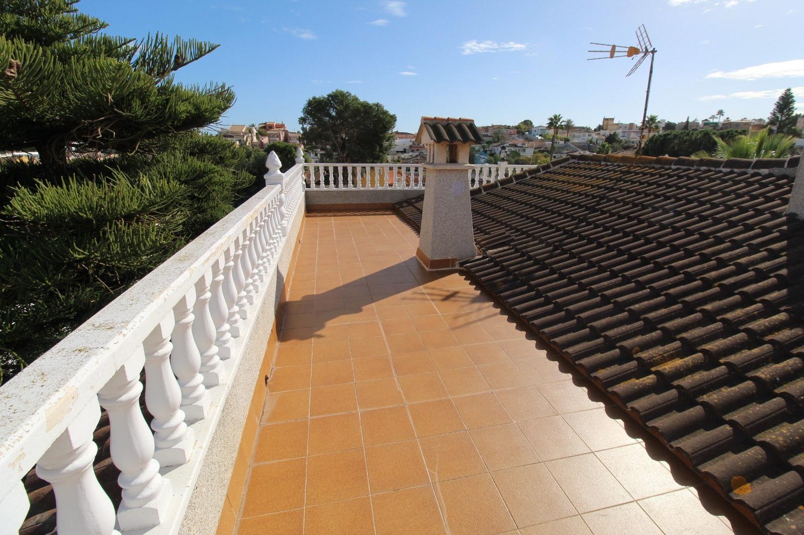 For sale - 5 Bedroom 2 Bathroom Villa in Los Balcones - Los Balcones - Los Altos Del Edén  - Alicante