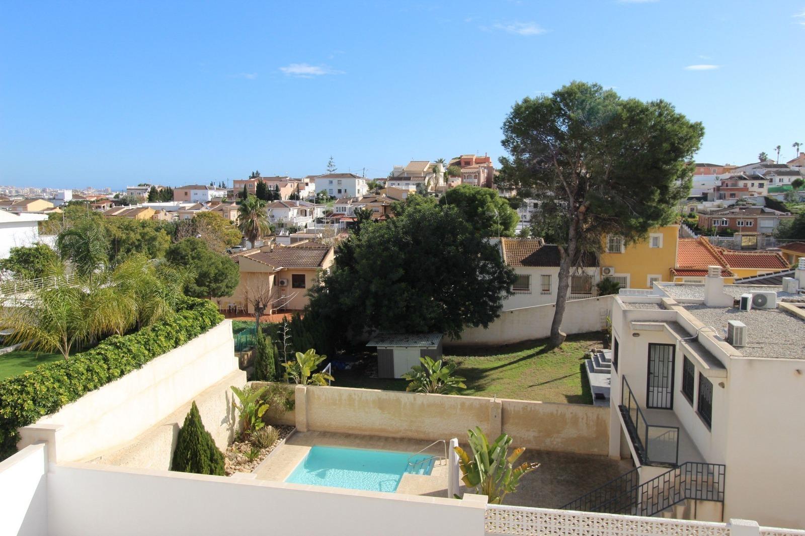 For sale - 5 Bedroom 2 Bathroom Villa in Los Balcones - Los Balcones - Los Altos Del Edén  - Alicante