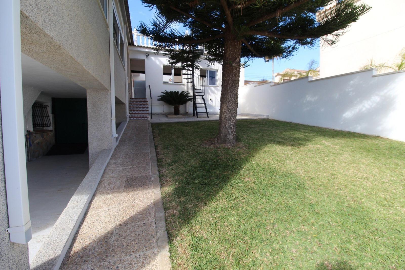 For sale - 5 Bedroom 2 Bathroom Villa in Los Balcones - Los Balcones - Los Altos Del Edén  - Alicante
