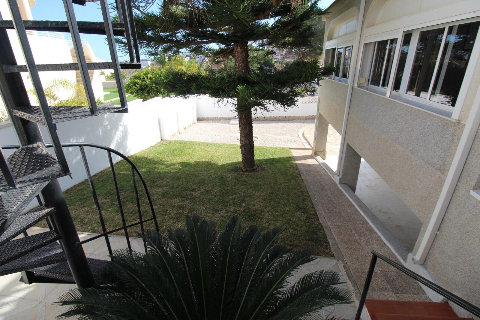 For sale - 5 Bedroom 2 Bathroom Villa in Los Balcones - Los Balcones - Los Altos Del Edén  - Alicante