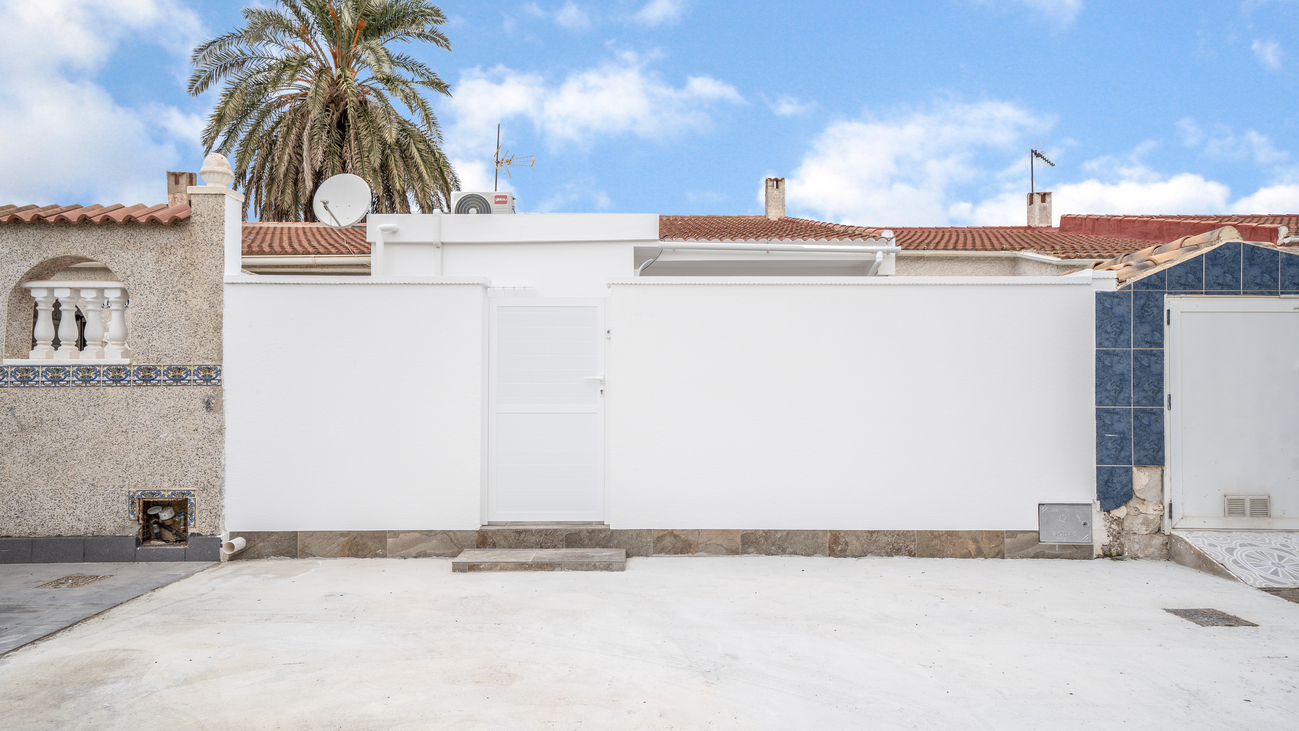 For sale - 3 Bedroom 1 Bathroom Bungalow in Torrevieja - Torreta  - Alicante