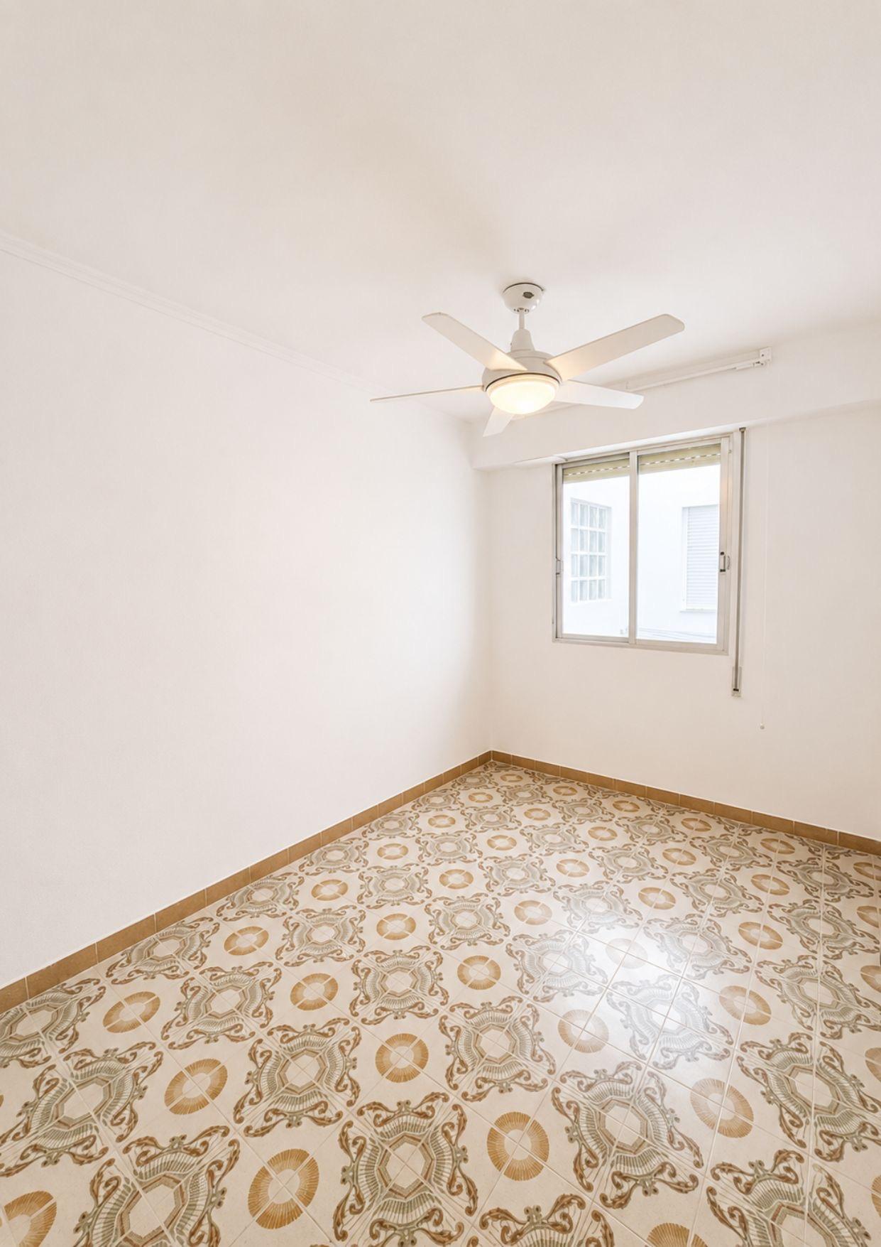 For sale - 3 Bedroom 2 Bathroom Apartment in Torrevieja - Playa Del Cura  - Alicante