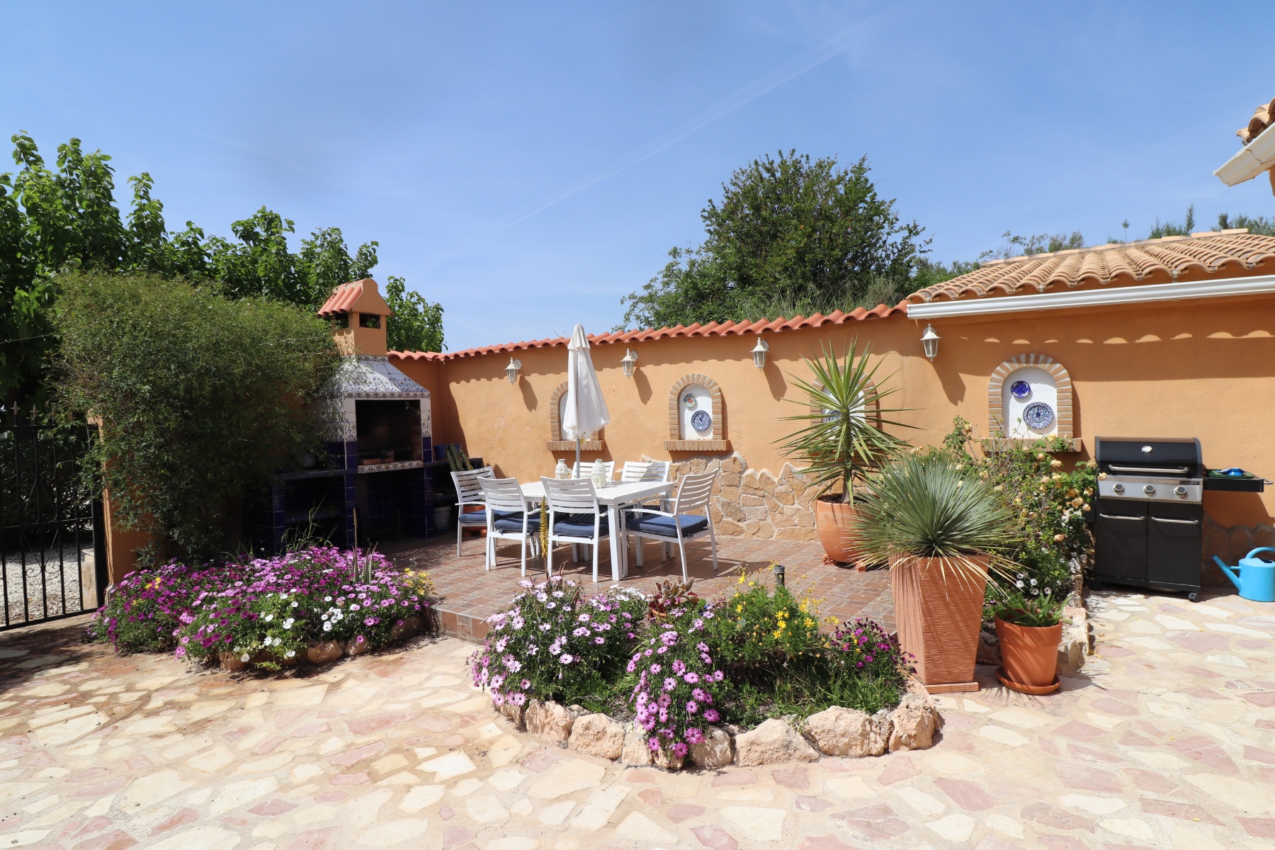 For sale - 5 Bedroom 2 Bathroom Country House in Hondón de las Nieves - Inland  - Alicante