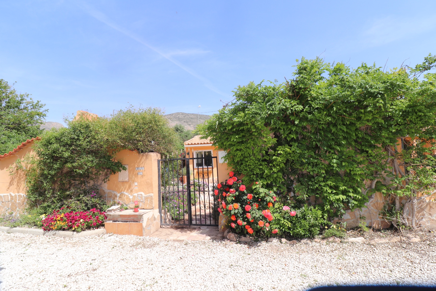 For sale - 5 Bedroom 2 Bathroom Country House in Hondón de las Nieves - Inland  - Alicante