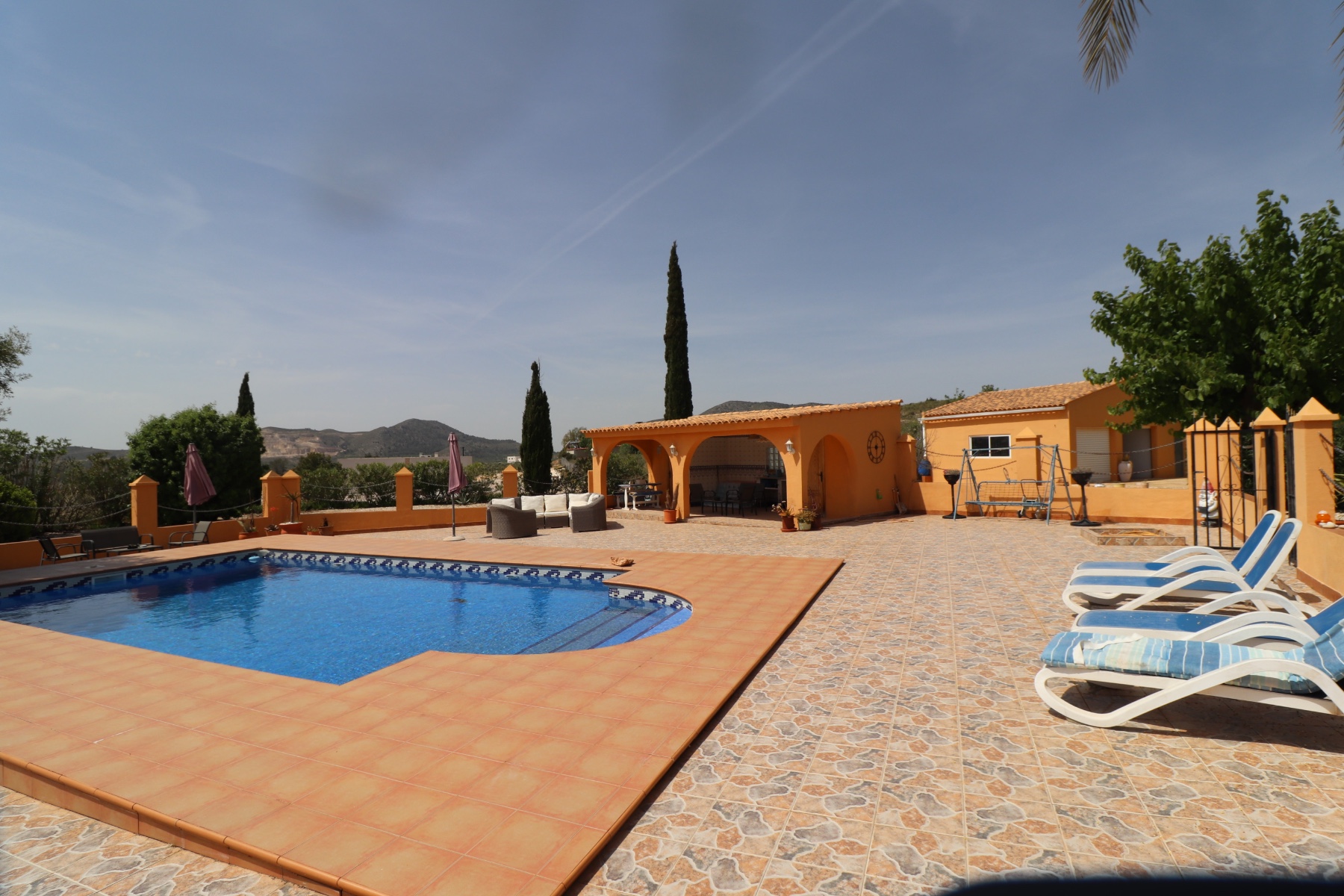 For sale - 5 Bedroom 2 Bathroom Country House in Hondón de las Nieves - Inland  - Alicante