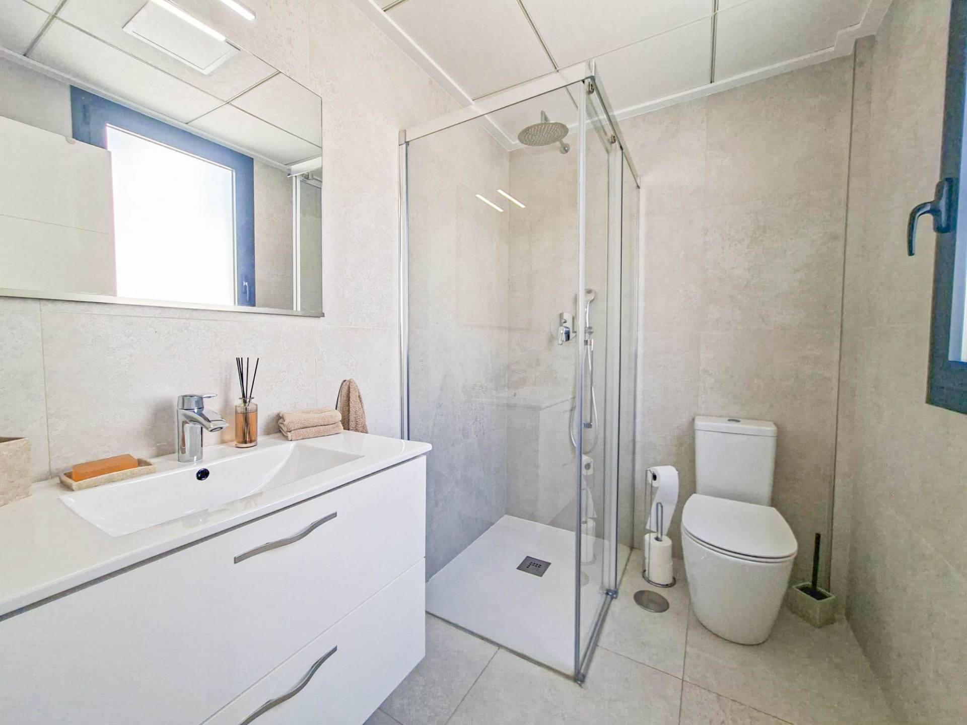 For sale - 3 Bedroom 3 Bathroom Villa in Villamartin - Costa Blanca  - Alicante