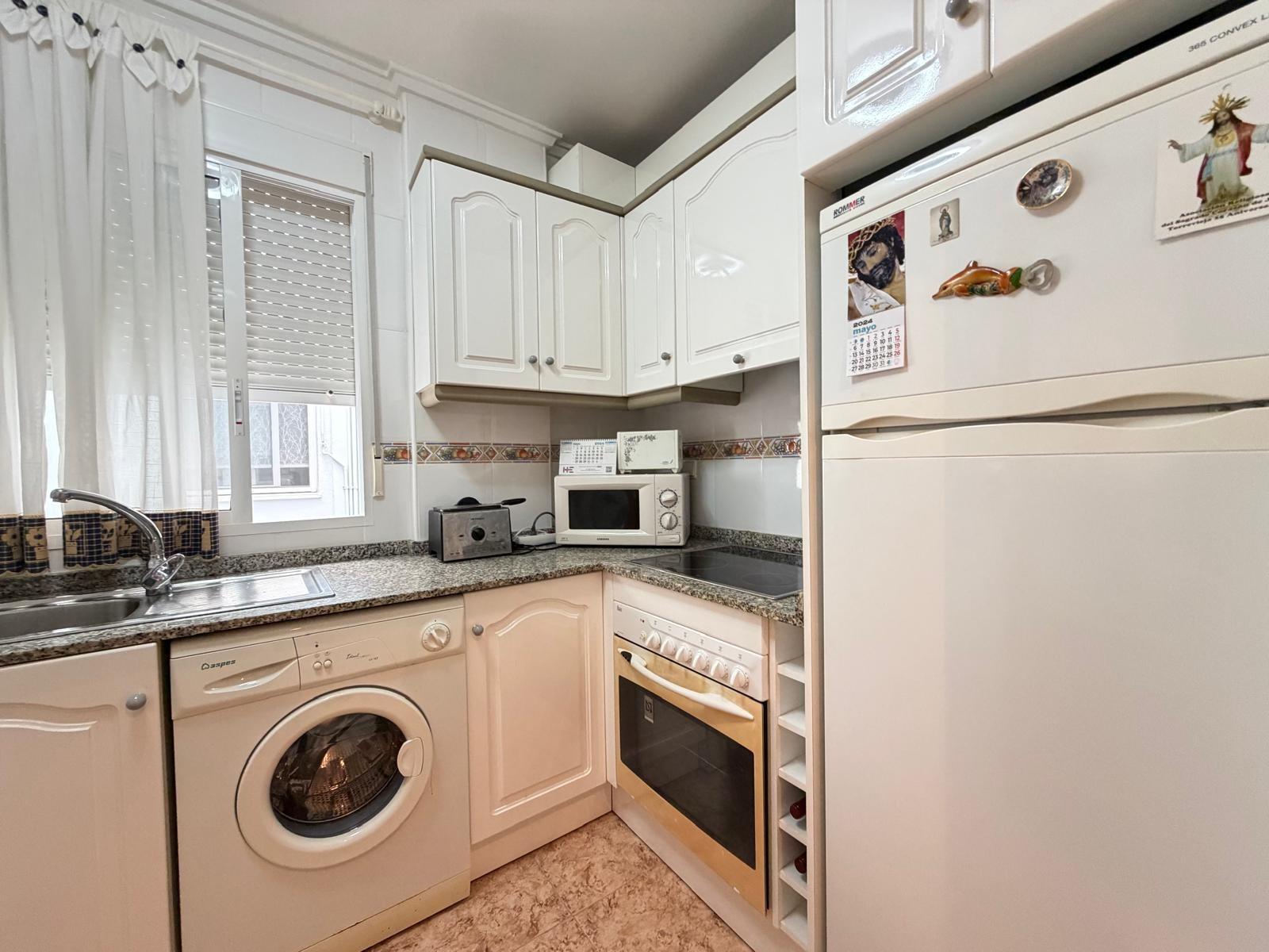 For sale - 3 Bedroom 2 Bathroom Apartment in Torrevieja - Playa Del Cura  - Alicante