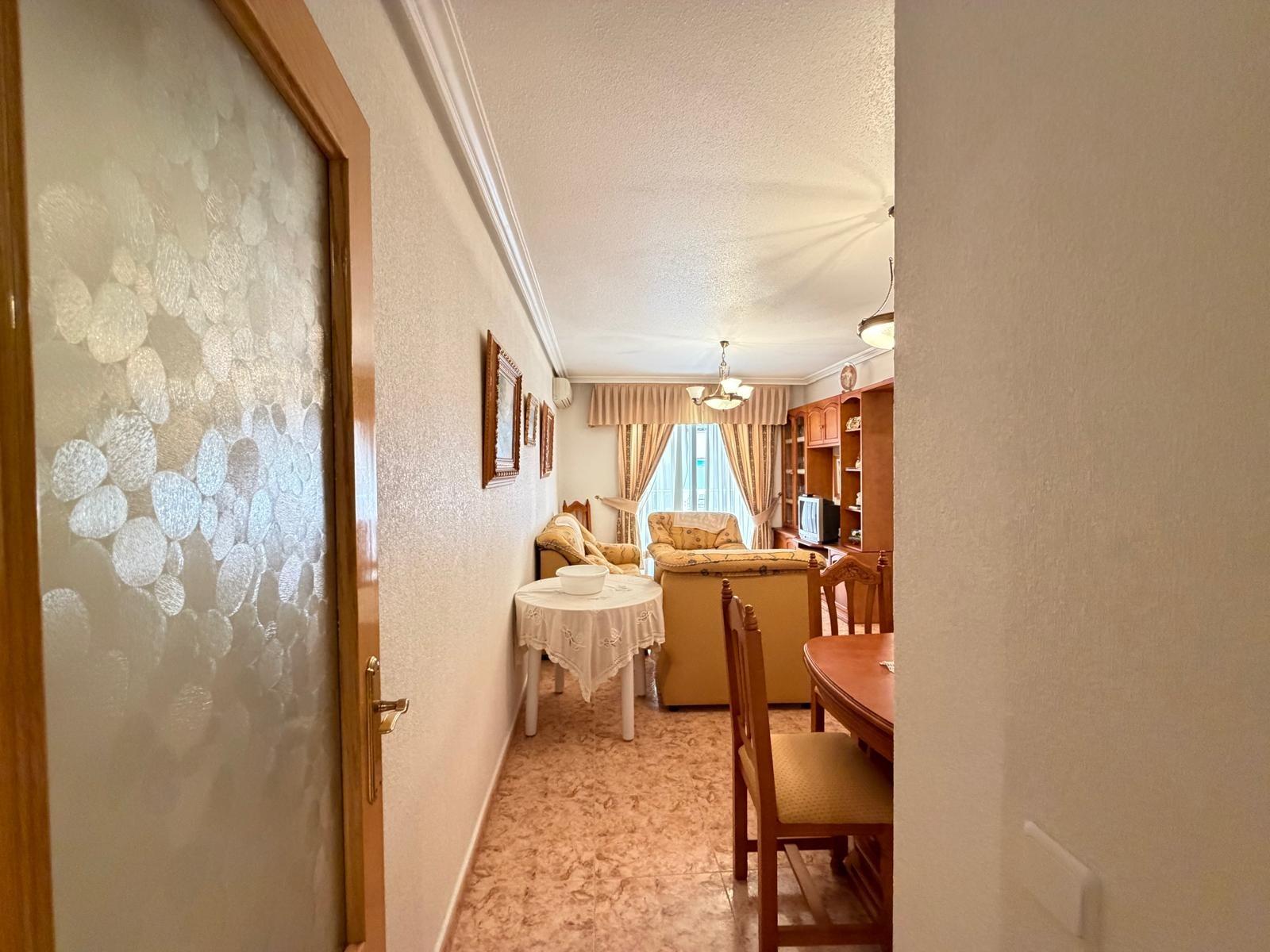 For sale - 3 Bedroom 2 Bathroom Apartment in Torrevieja - Playa Del Cura  - Alicante