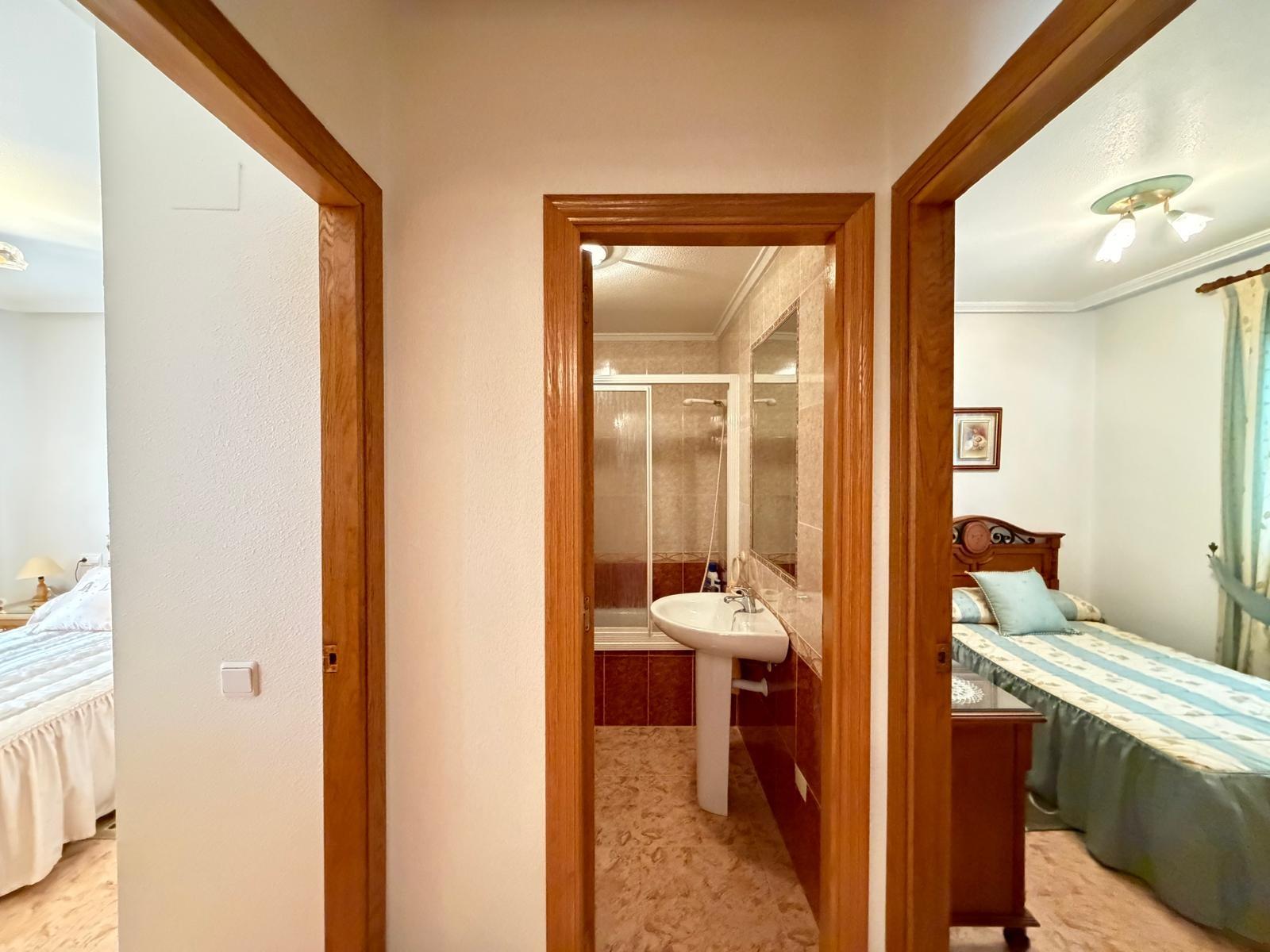 For sale - 3 Bedroom 2 Bathroom Apartment in Torrevieja - Playa Del Cura  - Alicante