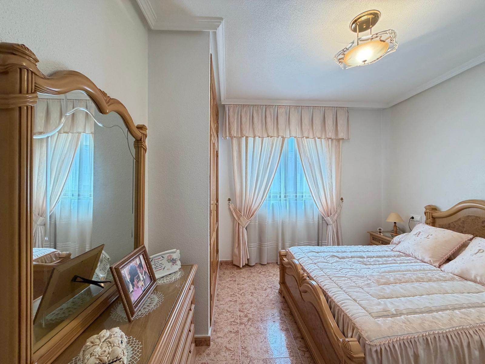 For sale - 3 Bedroom 2 Bathroom Apartment in Torrevieja - Playa Del Cura  - Alicante