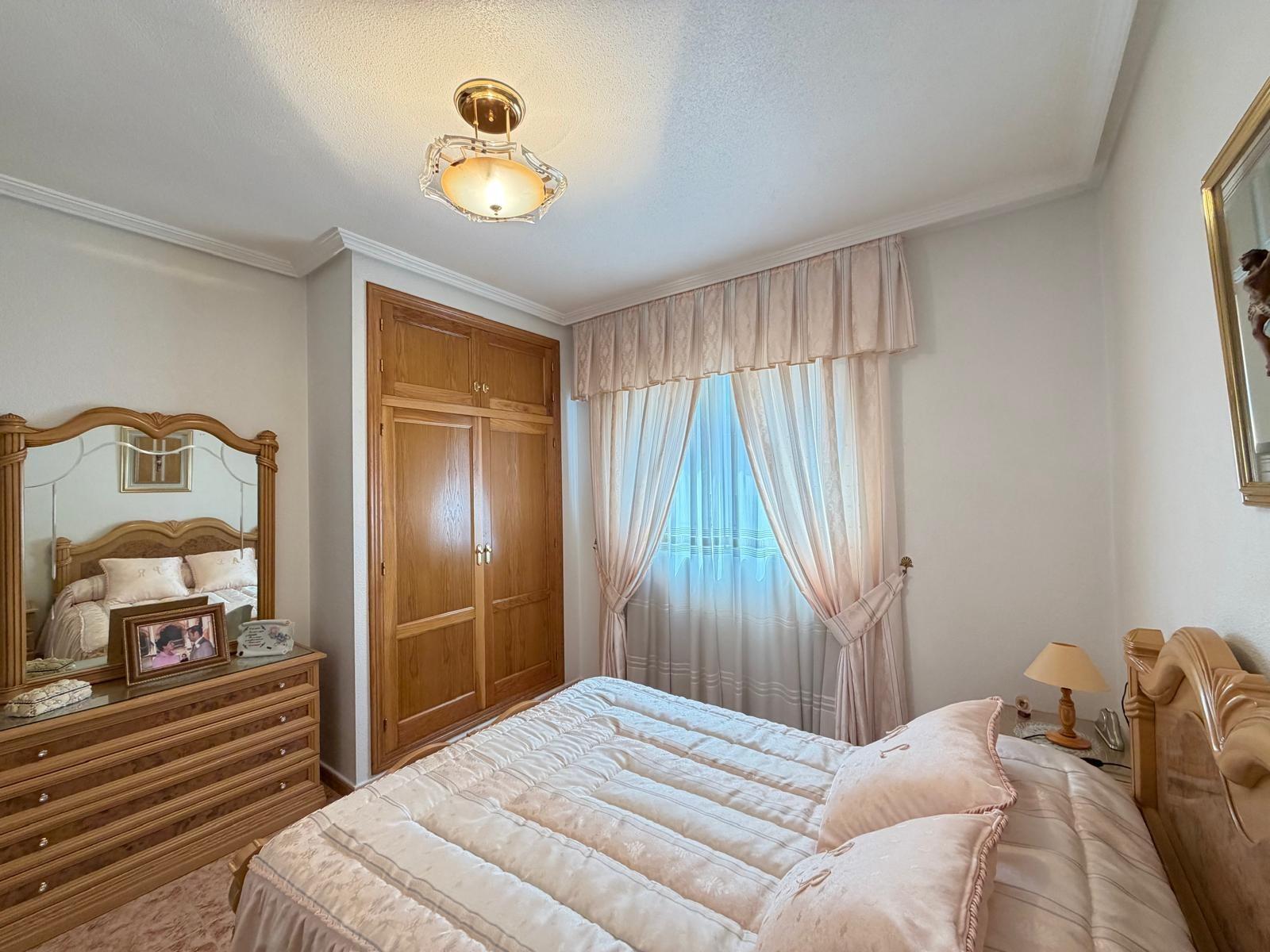 For sale - 3 Bedroom 2 Bathroom Apartment in Torrevieja - Playa Del Cura  - Alicante