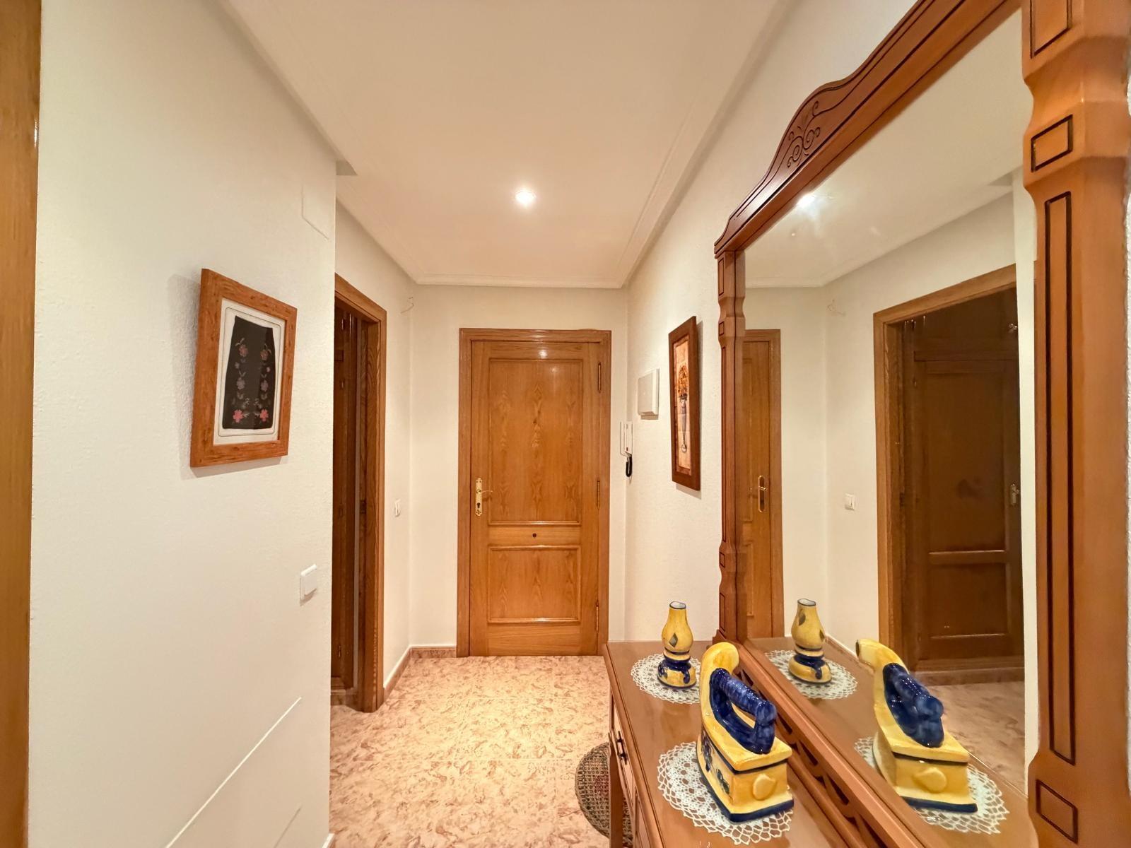 For sale - 3 Bedroom 2 Bathroom Apartment in Torrevieja - Playa Del Cura  - Alicante