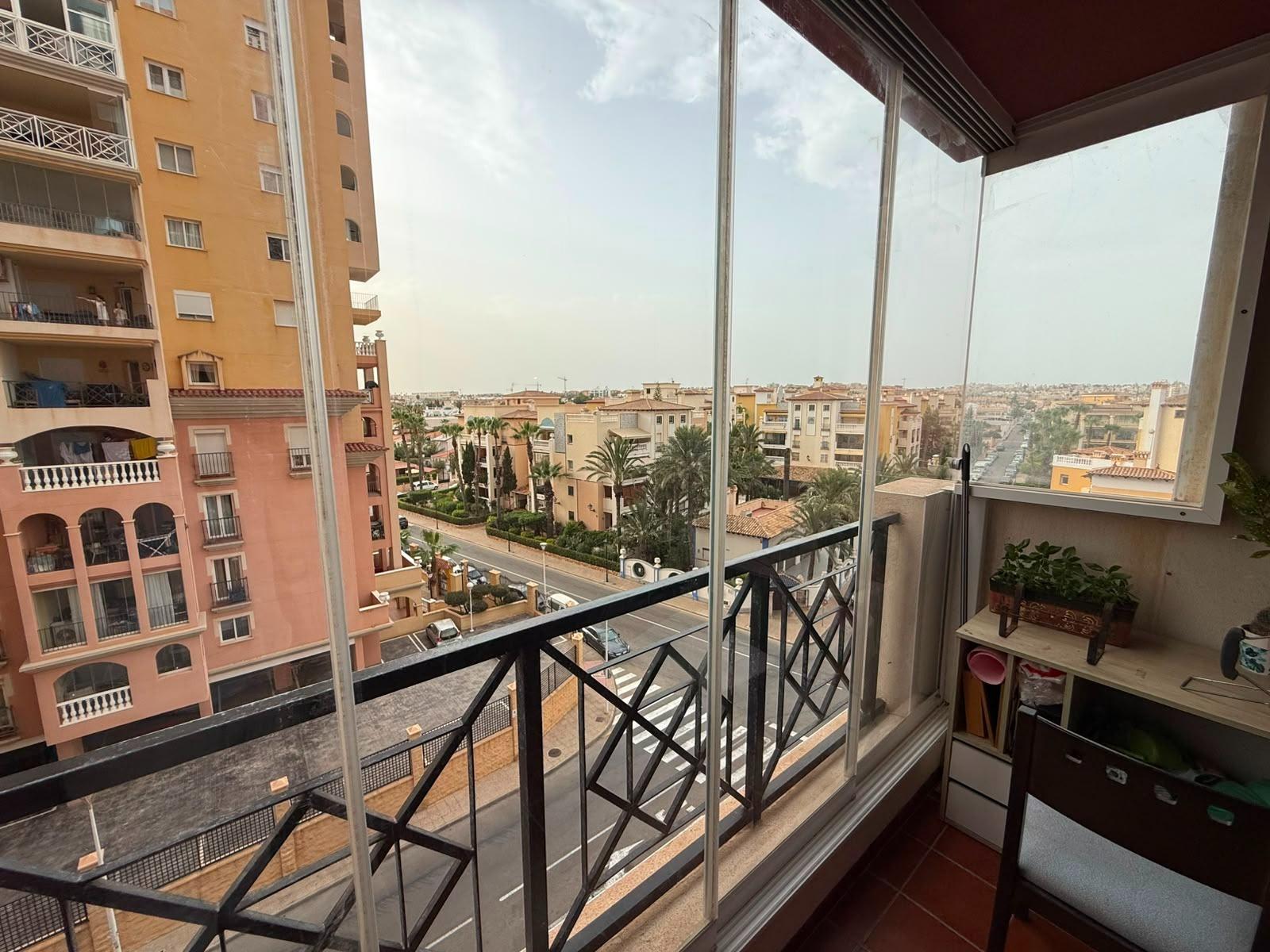 For sale - 3 Bedroom 2 Bathroom Apartment in Torrevieja - Playa De Los Locos  - Alicante