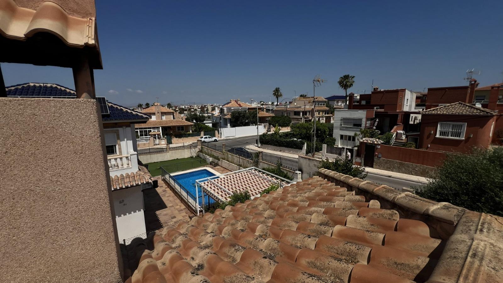 For sale - 3 Bedroom 2 Bathroom Villa in Torrevieja - aguas nuevas  - Alicante